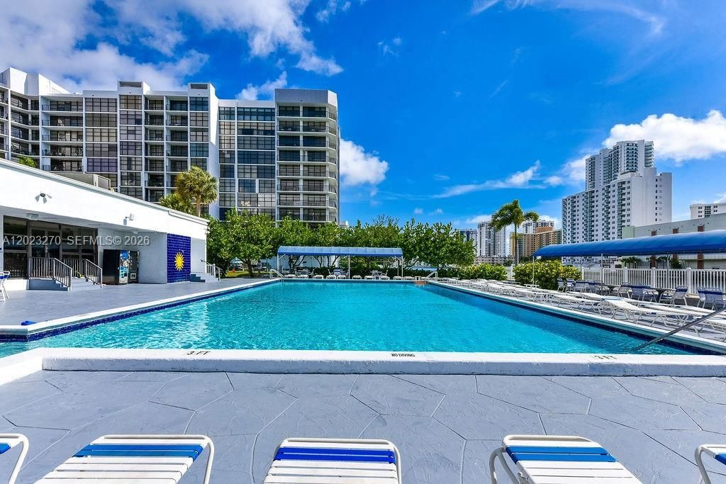 600 Parkview Dr , Unit 829, Hallandale Beach, FL 33009 Photo