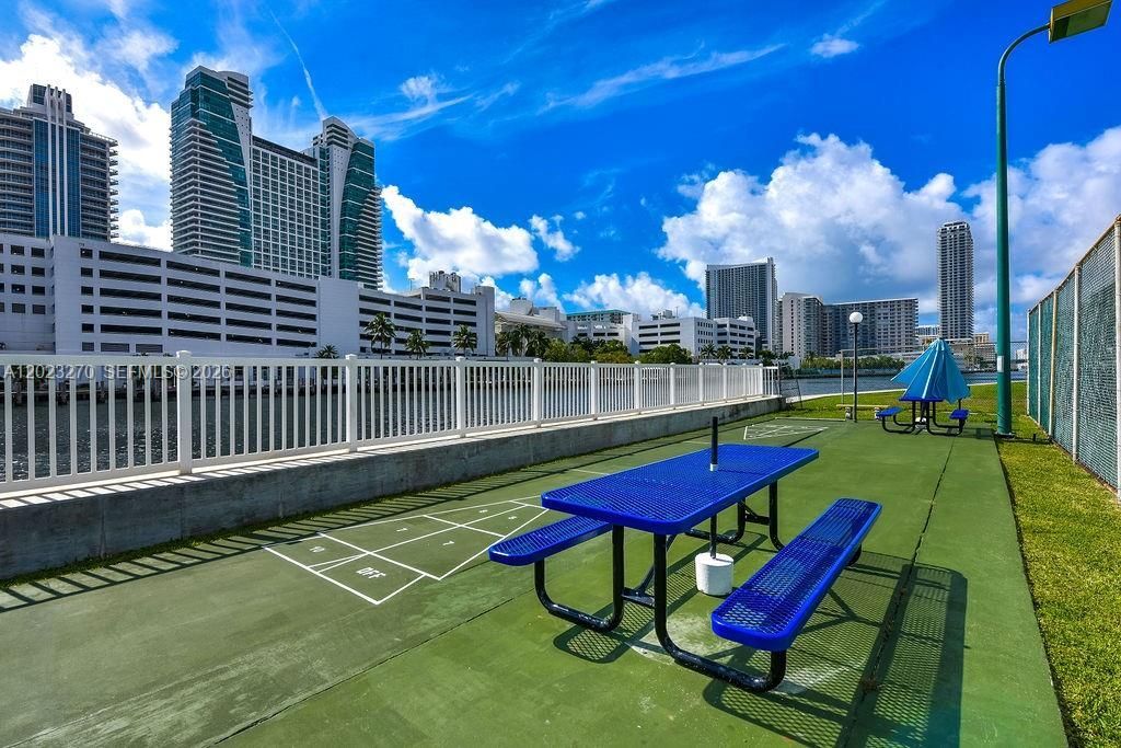 600 Parkview Dr , Unit 829, Hallandale Beach, FL 33009 Photo