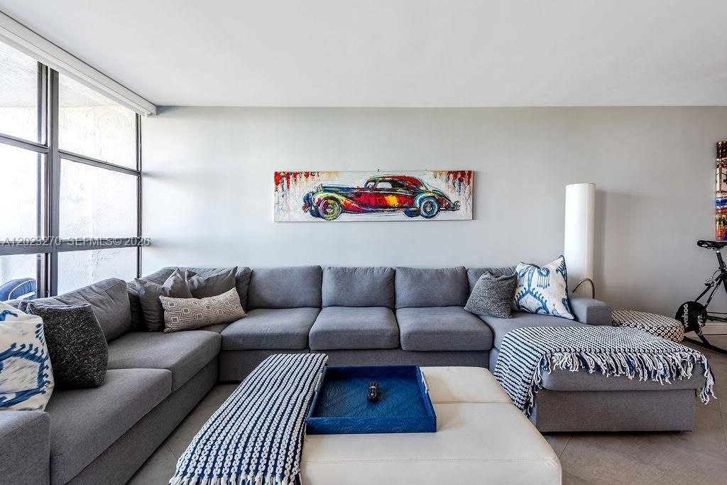 600 Parkview Dr , Unit 829, Hallandale Beach, FL 33009 Photo