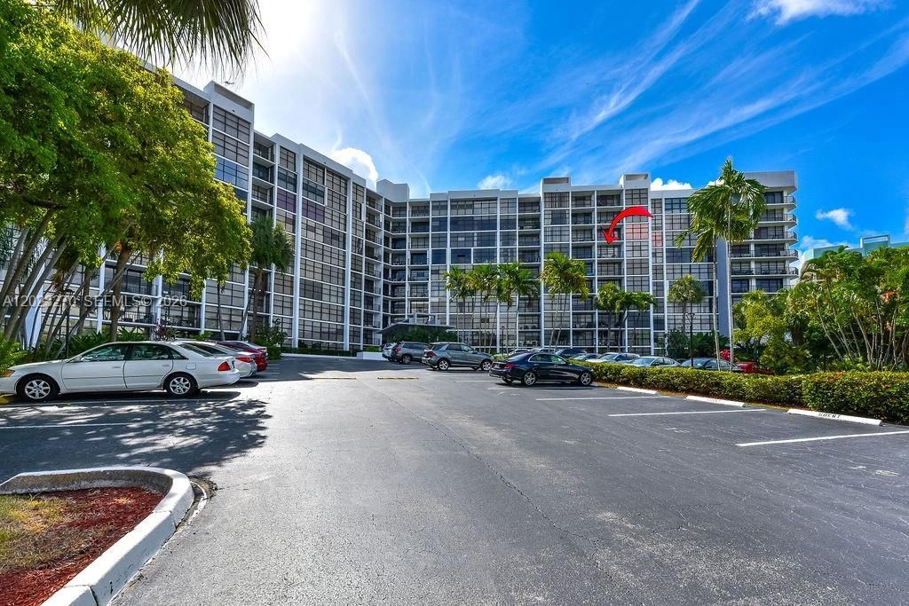 600 Parkview Dr , Unit 829, Hallandale Beach, FL 33009 Photo