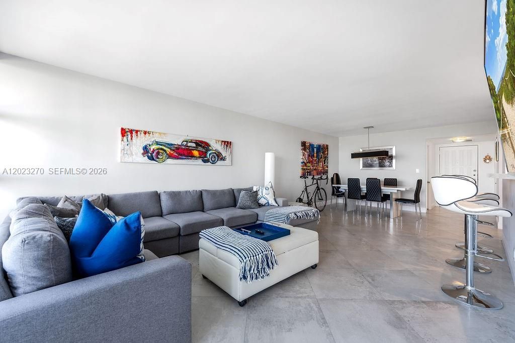 600 Parkview Dr , Unit 829, Hallandale Beach, FL 33009 Photo