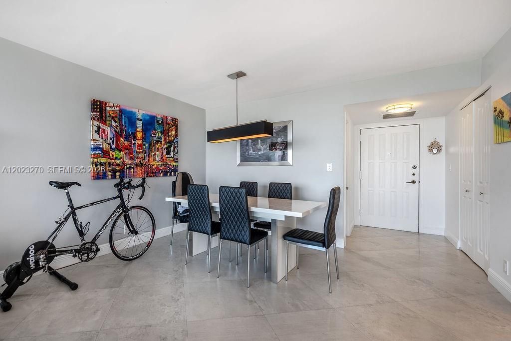 600 Parkview Dr , Unit 829, Hallandale Beach, FL 33009 Photo