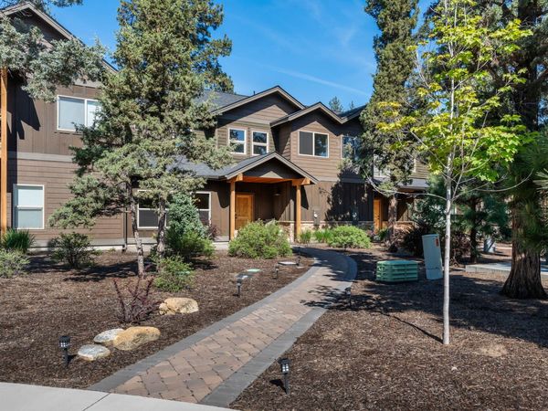 927 E Desperado Trail, Sisters, OR 97759