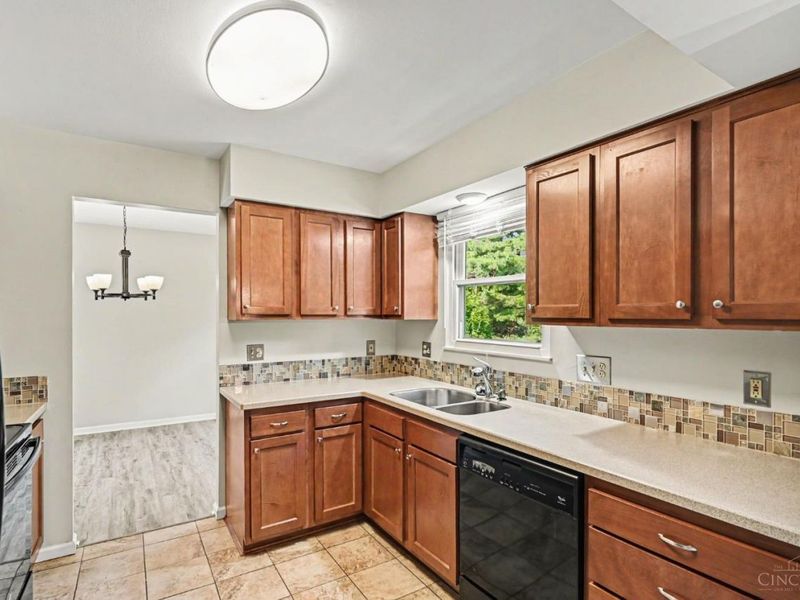935 Saffron Lane, Miami Twp, OH 45150 Photo 7