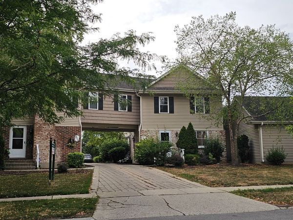 833 Village Quarter Road , Unit A3, West Dundee, IL 60118