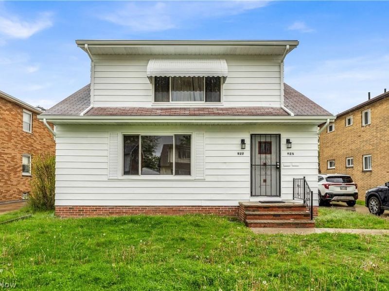 927 E 216th Street, Euclid, OH 44119 Photo 2