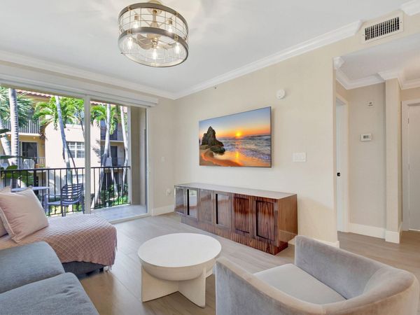1803 N Flagler Drive, Unit 203, West Palm Beach, FL 33407