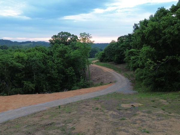 1820 New Hwy 7 , Columbia, TN 38401