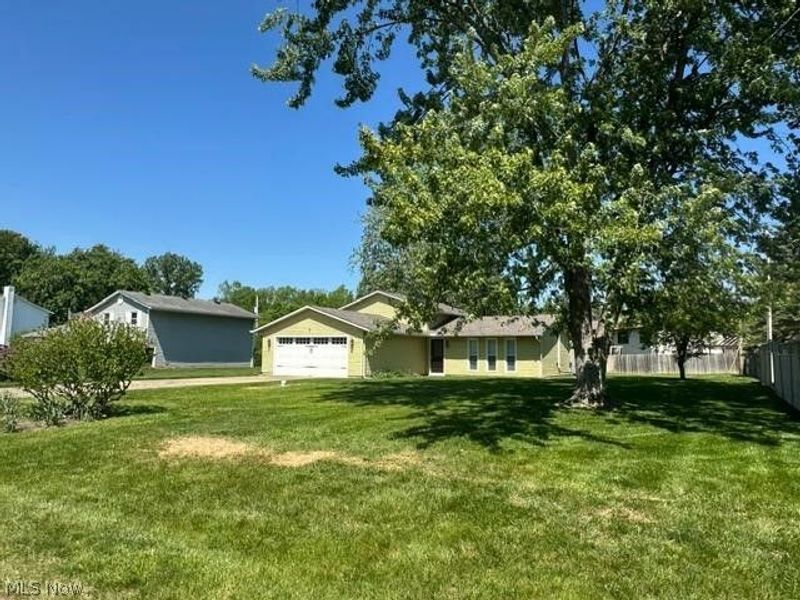 454 Oaknoll Drive , Amherst, OH 44001 Photo 4