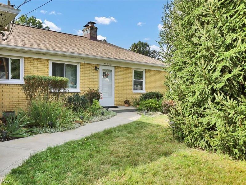 25255 Maple Ridge Road , North Olmsted, OH 44070 Photo 2