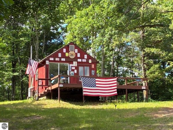 40 Coates Highway, Brethren, MI 49619