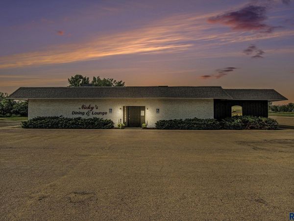 1407 NW 2nd St, Madison, SD 57042