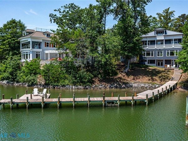 253 Golf Course Drive , Weems, VA 22576