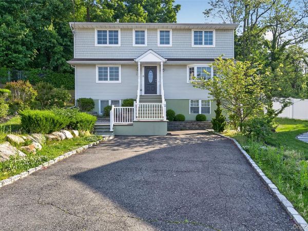 8 Lee Gray Court , Glen Cove, NY 11542