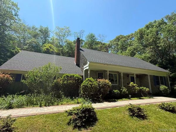 214 Old town Rd , East Setauket, NY 11733