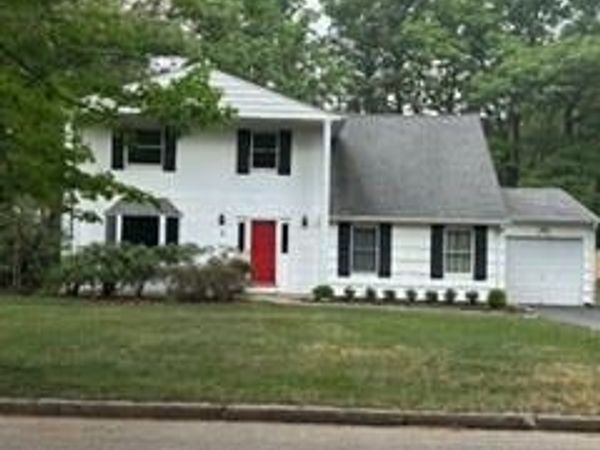 2 Shenandoah Boulevard, Coram, NY 11727
