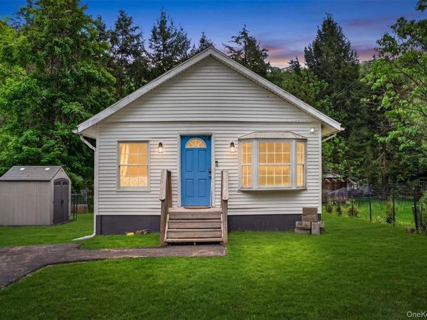24 Avenue L, Godeffroy, NY 12729