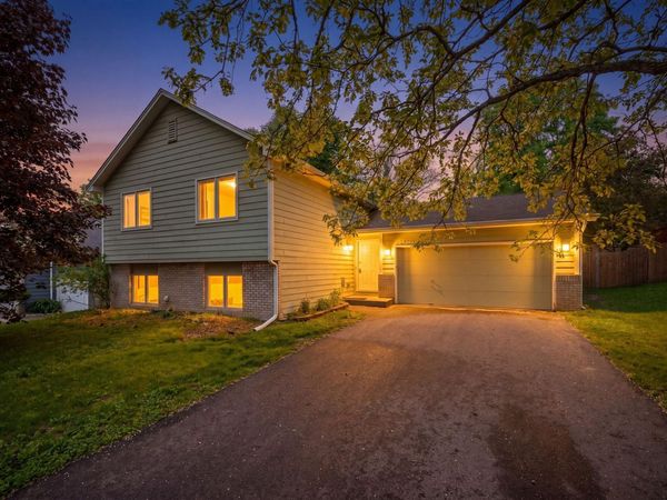 12967 Eagle Bluff Drive, Burnsville, MN 55337