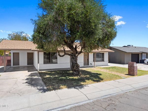 670 E LAREDO Street, Chandler, AZ 85225