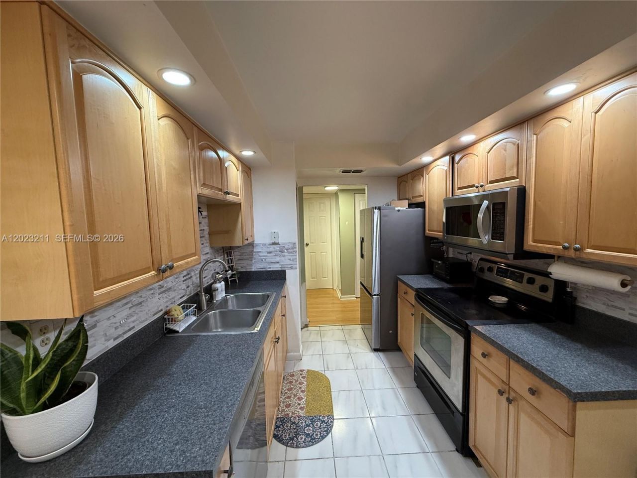 450 Commodore Dr , Unit 306, Plantation, FL 33325 Photo