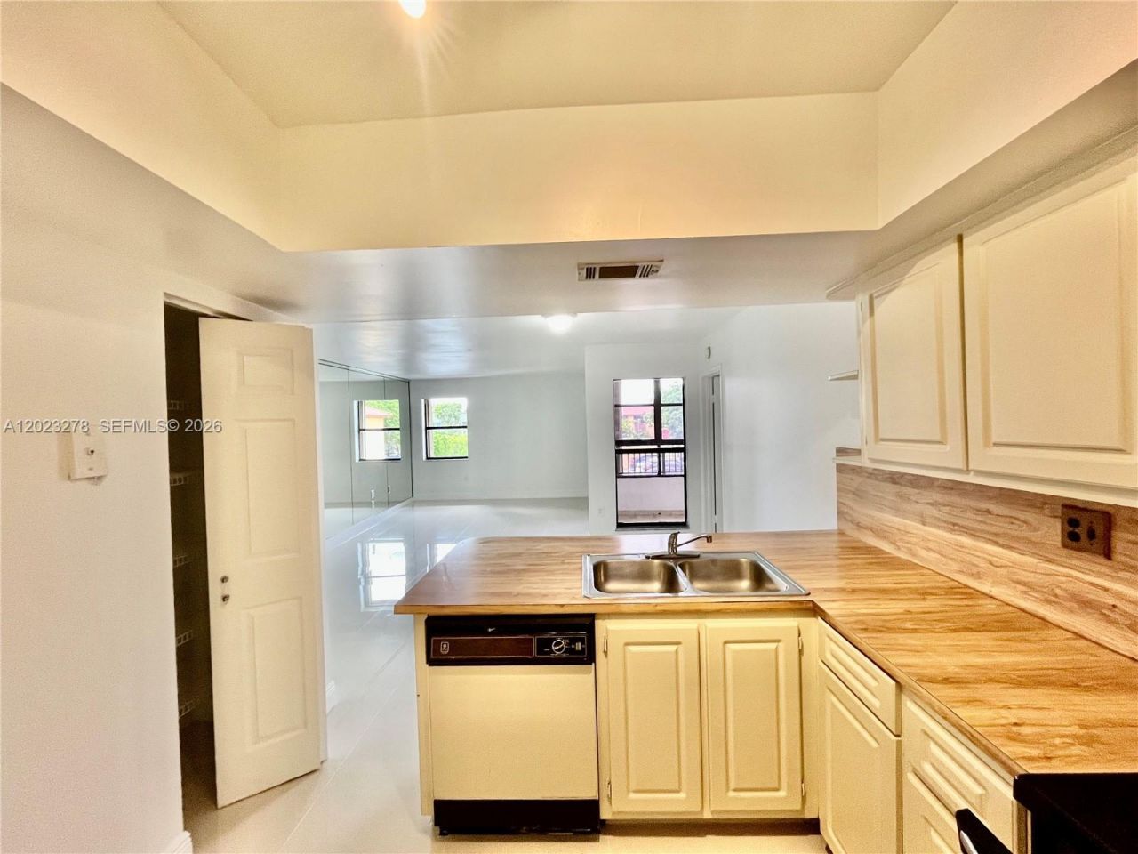 10893 NW 7th St , Unit 23-27, Miami, FL 33172 Photo