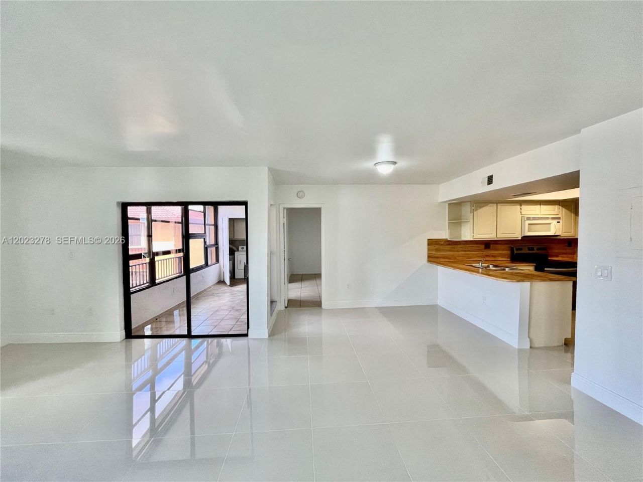 10893 NW 7th St , Unit 23-27, Miami, FL 33172 Photo