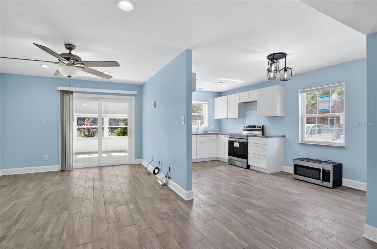 8542 10th Street N, Unit B, Saint Petersburg, FL 33702 Photo