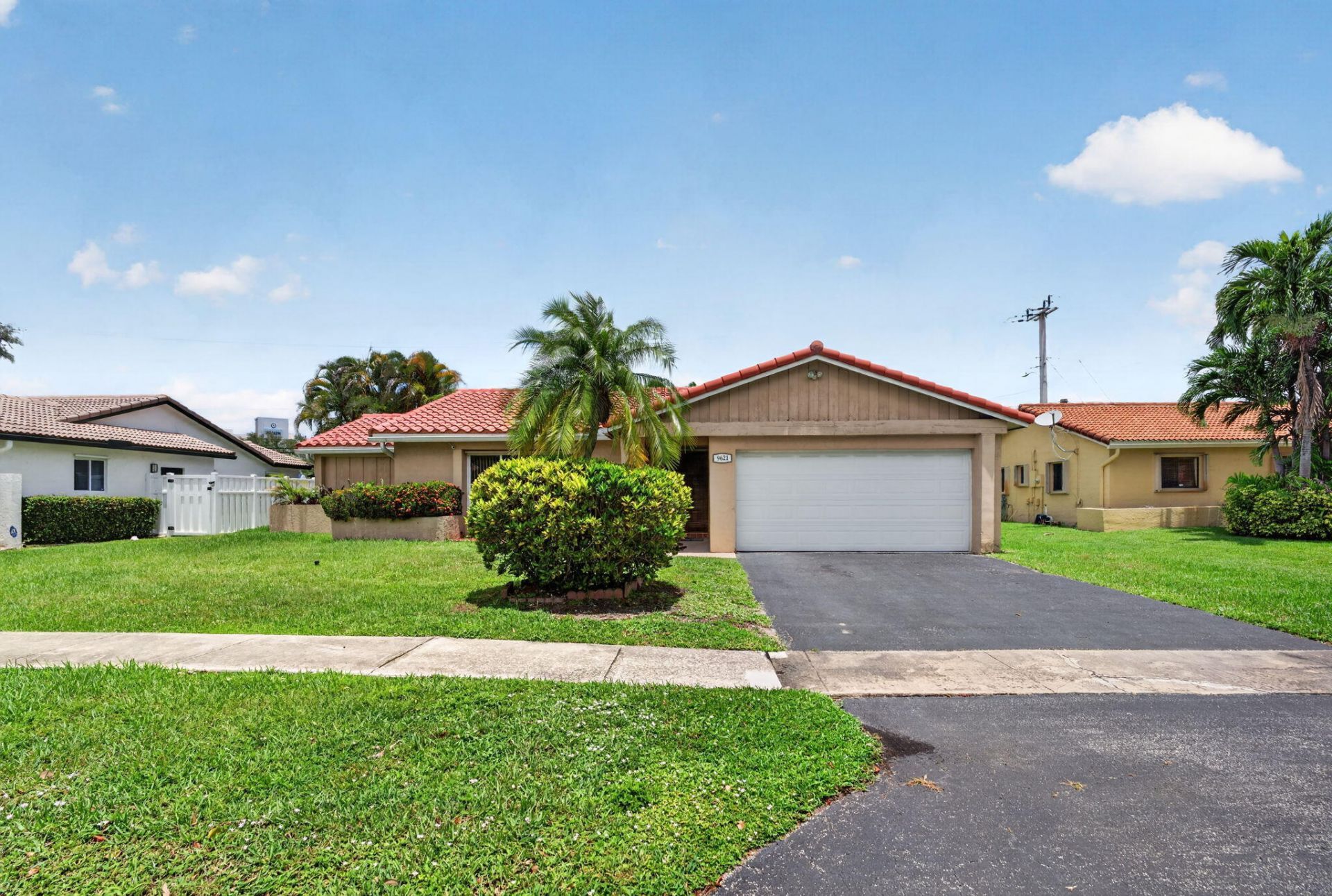 9621 NW 28th Place, Coral Springs, FL 33065 Main Photo