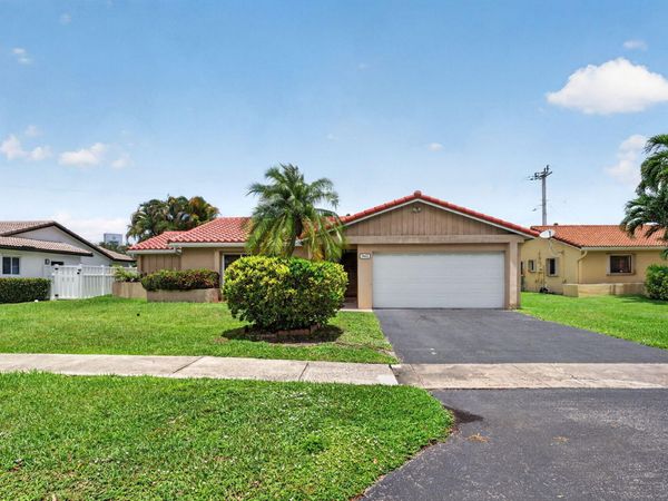 9621 NW 28th Place, Coral Springs, FL 33065