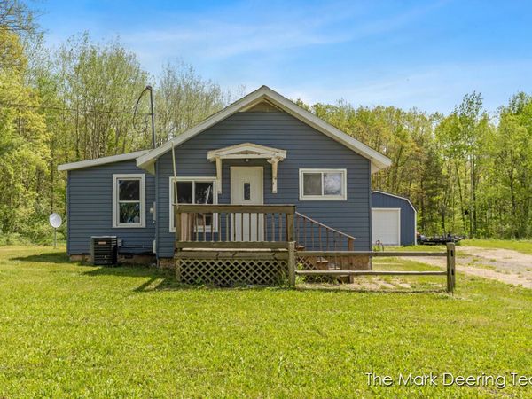 11612 Elm Avenue, Howard City, MI 49329
