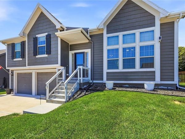 11716 N Farley Avenue, Kansas City, MO 64157