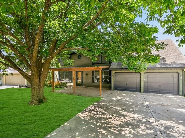 8714 N Troost Avenue, Kansas City, MO 64155
