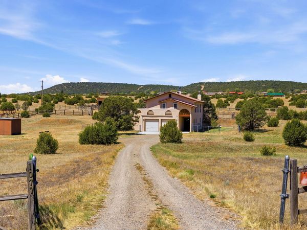 1077 County Line Road , Edgewood, NM 87015
