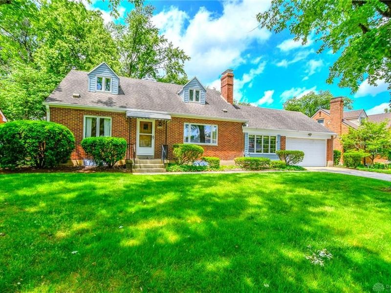 3919 Strathmoor Drive, Kettering, OH 45429 Photo 1