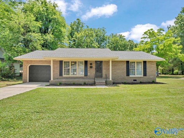 404 Rock Street SE, Hartselle, AL 35640