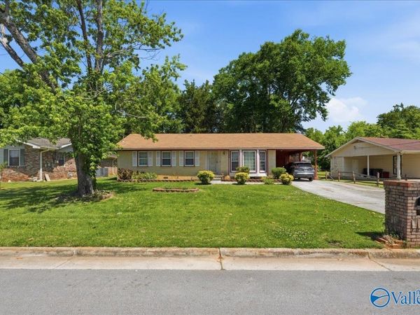 3016 Teton Circle NW, Huntsville, AL 35810