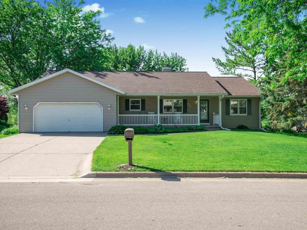 629 W Mohawk Trail, DeForest, WI 53532