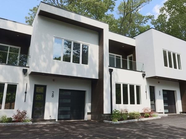 28 Wilson Cir, Unit 28, Newton, MA 02461