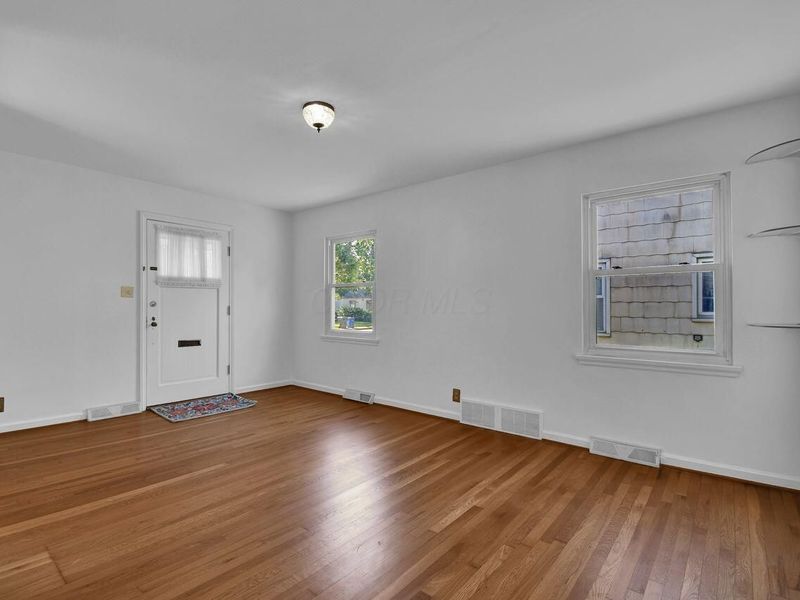 239 N Kellner Road , Columbus, OH 43209 Photo 4
