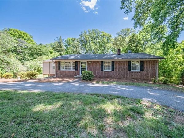 3155 Rainbow Avenue, Pfafftown, NC 27040