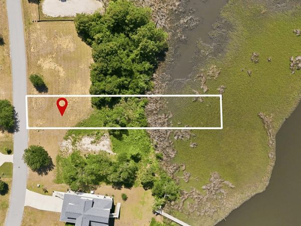 647 Cannonsgate Drive, Newport, NC 28570