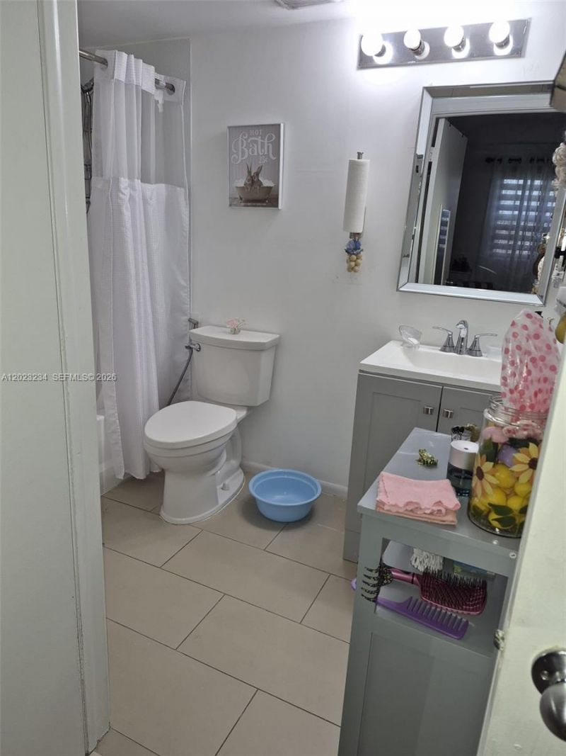 6195 NW 186th St , Unit 106, Hialeah, FL 33015 Photo