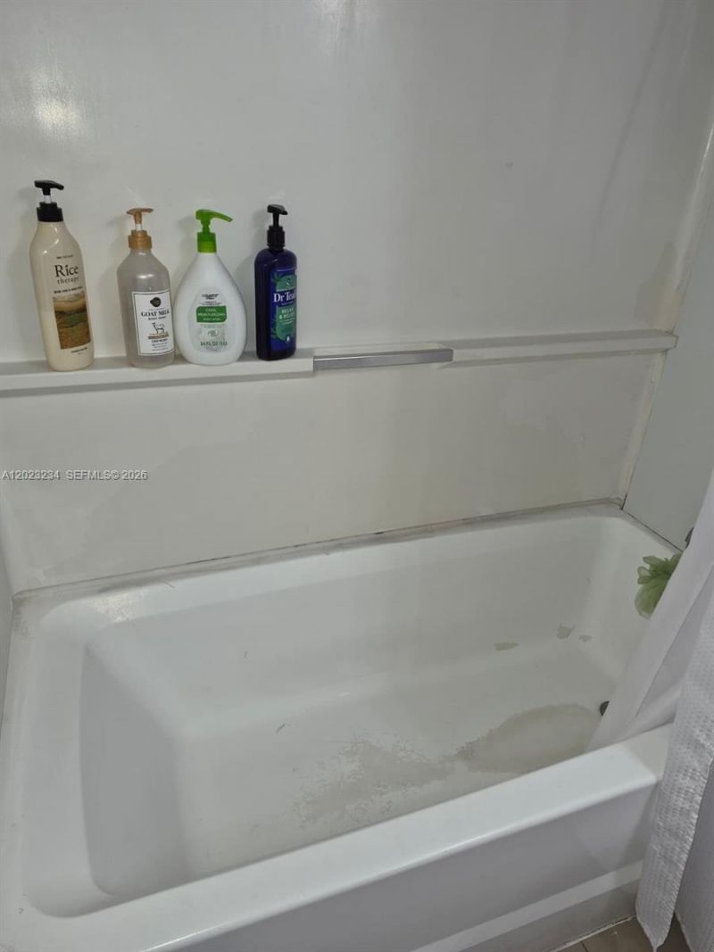 6195 NW 186th St , Unit 106, Hialeah, FL 33015 Photo