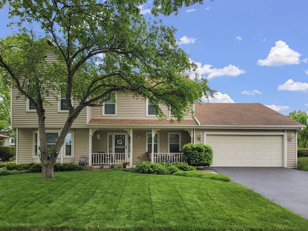 800 Manchester Street , Naperville, IL 60563