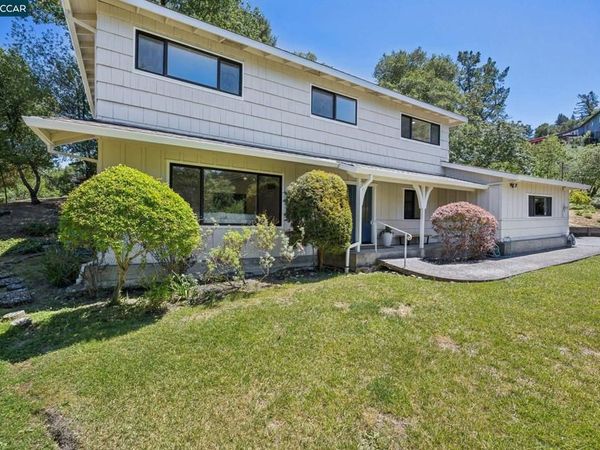 135 Canon Dr, Orinda, CA 94563