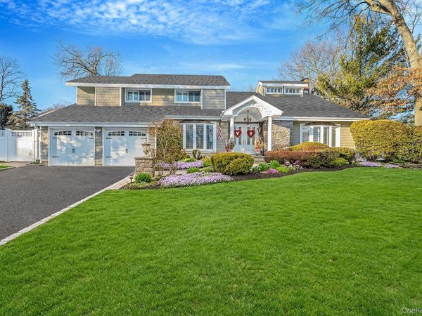 10 Alpine Court, Smithtown, NY 11787