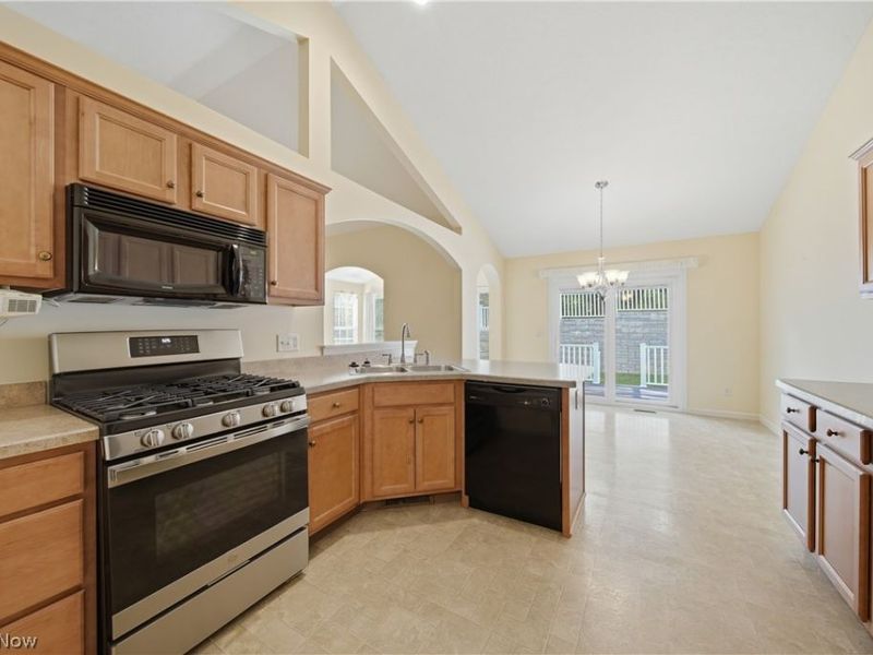 635 Durkin Way SW, North Canton, OH 44720 Photo 13
