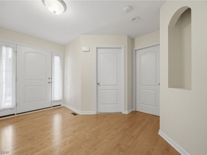 635 Durkin Way SW, North Canton, OH 44720 Photo 3