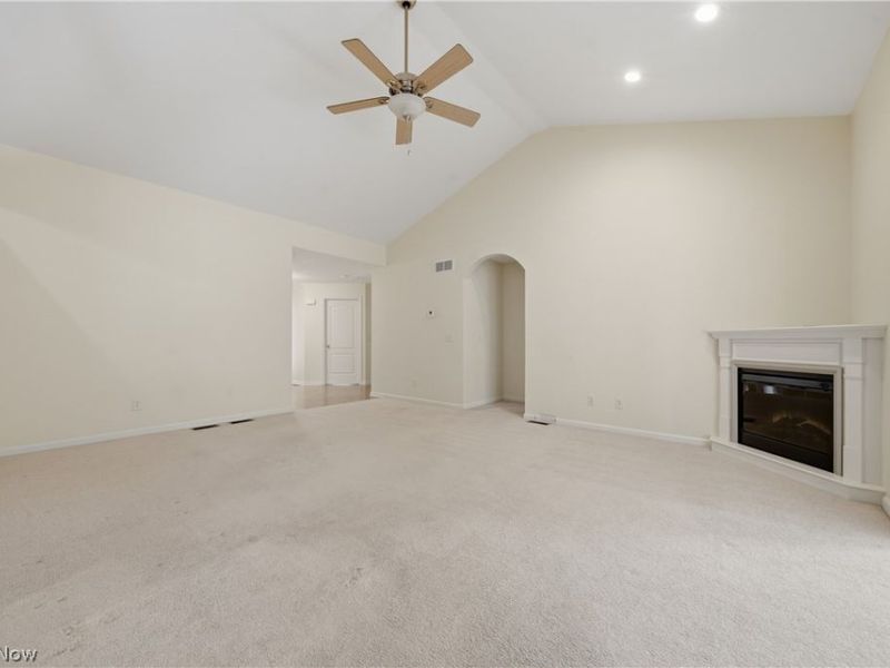 635 Durkin Way SW, North Canton, OH 44720 Photo 5