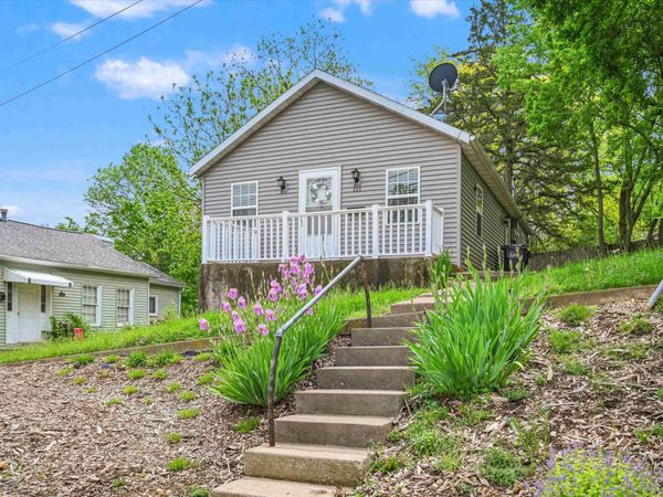 111 N Dodge Street, Galena, IL 61036